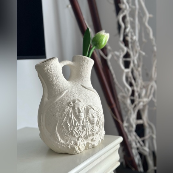 Native American Cuple White ceramic Vase - Picture 2 of 10